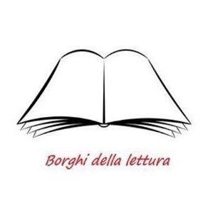 Un paese di mille abitanti che combatte la disgregazione con la cultura e con eventi artistici, musicali e dedicati alla lettura e all'amore per i libri.