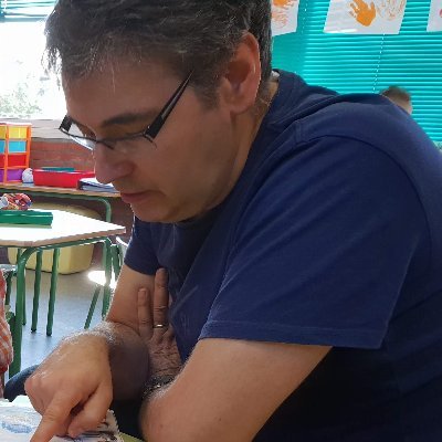 Mestre d'Educació Infantil i pare d'una família meravellosa, aprenent de tot i especialista en res.