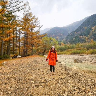 hellowhanna's profile picture. I like listening to the sound of rain.. Watching the bright moon in the dark night sky..