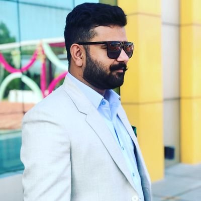 Navdeep31748523's profile picture. Don't look at what others have, be satisfied with what you have, then aim big.