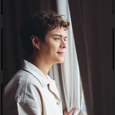 Enrique Gil Profile