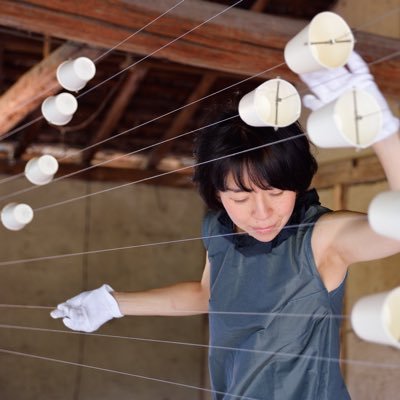 ストリングラフィ演奏家、鈴木モモの実験室。
絹糸と紙コップのオリジナル楽器「ストリングラフィ」のオトの多様性、視覚的な要素の可能性を追求しています。
https://t.co/YEfMwfOoiU…
※Stringraphy Ⓡ(ストリングラフィ)は1992年に水嶋一江が考案した楽器です。