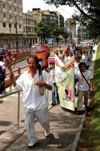 Nacido Guayaquil-Ecuador ; Profesión : Comunicador Social; Experiencia Laboral; Periodista Entrevistador Radial Politico, Deportivo ; Investigador Judicial...