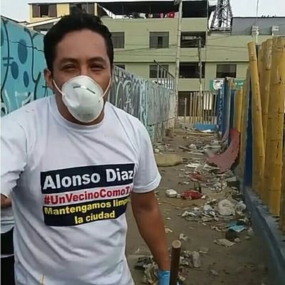 Soy quien la gente quiere que sea...no tengo etiquetas, solo el pueblo define quien es líder.
Soy activista, comunicador y siempre con mi gente..!