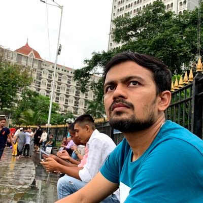 ऊँचा होने का गुमान और छोटा होने का मलाल मिथ्या है,
खेल खत्म होने के बाद, शतरंज के सब मोहरे एक ही डिब्बे मे रखे जाते हैं !
Be Natural 🌱🌱