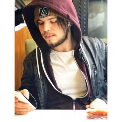 utkuseenn's profile picture. https://t.co/m0SpXBQ2ry  İAU/Paramedik