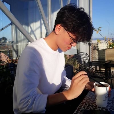 realhuyhoangggg's profile picture. 