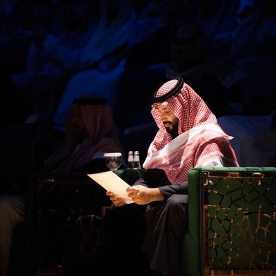 شخص لدي أخطائي لا ادعي المثاليه .. لكن أسعى بأن أكون ذكرى طيبه لكل من التقي به ،،،