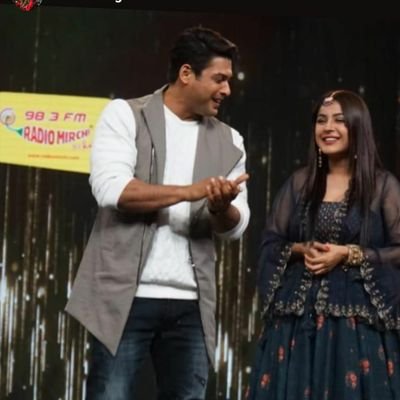 no mujhse Shadi Karoge Show 😠😠😠
only sid