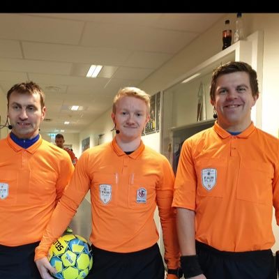 Fotballdommer i Postnord-Ligaen. Manchester United og Espanyol.