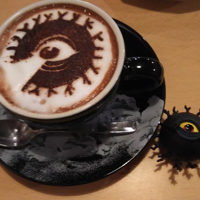 W4WY6gbEW9axV0B's profile picture. 趣味でたまにボールペンや水彩で絵を描いています。Tシャツも時々描いています。吸血鬼とパンのぬいぐるみと海の生き物が好きです。成人してます。