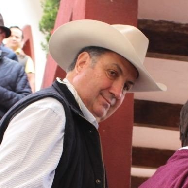 Tesorero de la CNOG, Presidente del Gremio de Productores Lecheros de la República Mexicana, Veterinario y Productor de Leche y carne de Los Altos de Jalisco