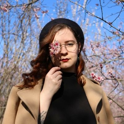 💁 Coraline 🌻 Blogueuse & Youtubeuse 🐷 Véganisme & seconde main 🍰 Pâtissière diplômée  🌍 Montpellier • Bobo millenial & féministe extrême
