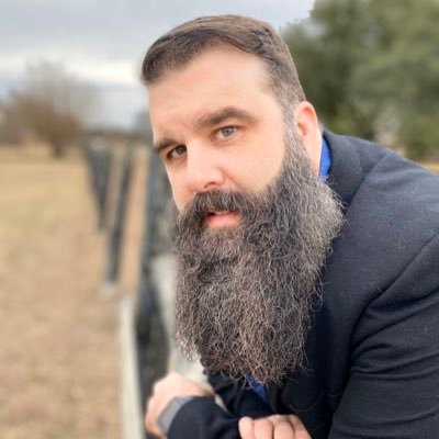 Beardedguydfw's profile picture. 