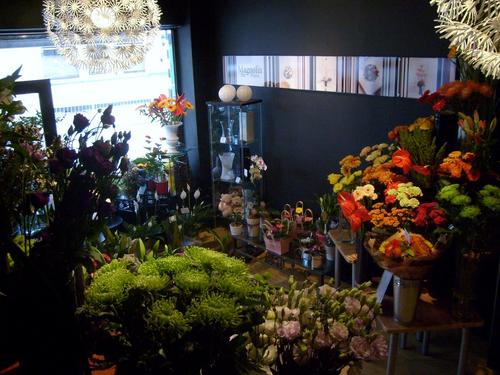 Magnolia the Florist has a boutique based in  Kettering in Northamptonshire. We specialise in designer bouquets and arrangements for local & national delivery.
