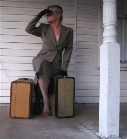 I live in a beautiful valley in western Montana, where life moves about 3 times slower than the rest of the world. See Delilah's Vintage Deluxe on Etsy & E-bay.