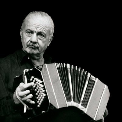 Arquitecto. Jazz record collector.
Si te faveo es porque me gusto, nada mas.