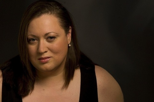 VoixDor's profile picture. Specialist Restorative Voice Training, Opera Singer, Producer, Artistic Director of VoceDoro Productions, AMDA Teacher, and Mom to @EstellaMStone✨