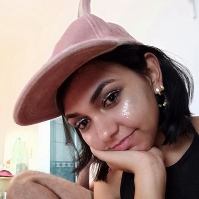 uma mulher que não gosta de maquiagem
minerinha uai