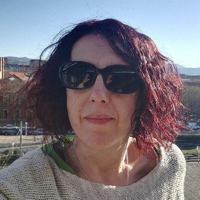 Soy una mujer positiva, que le gusta el cine, pasear y los animales.