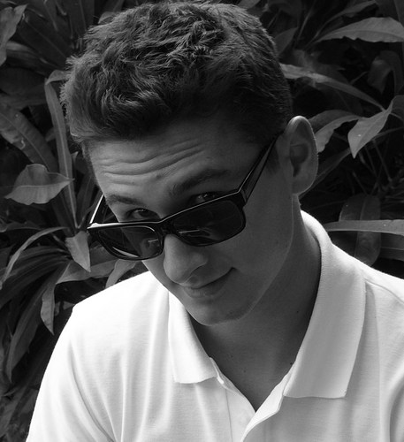 French marketing manager in perfumery . Globe Trotter always connected to the World. Marketing, sport, television, cinema, fashion, meeting new people...