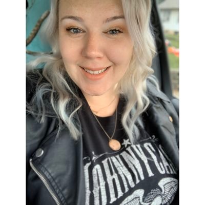 dammitsummr's profile picture. 🐶 doggie mom. 🎀awesome aunt. ✨fairy godmother