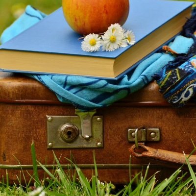 PoetryTreasure's profile picture. Marking the world with ink and electronic footprints. https://t.co/r1In0jH5ZA 📚📚