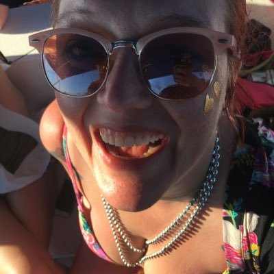 ErinJBorelli's profile picture. amazing what a bottle of water can do