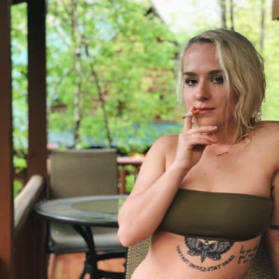 caroline_logan1's profile picture. be happy with what you have while working for what you want