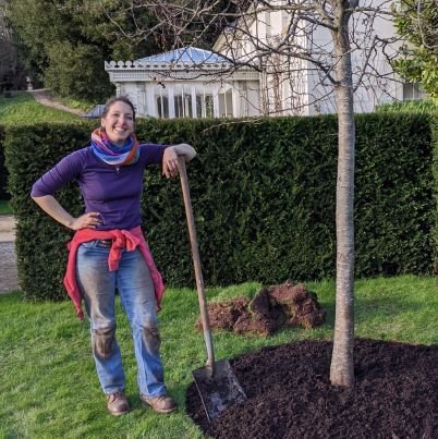 Gardener | Momma/dog mother | Occassional veg grower | Into #historicgardens #kitchengardens #permaculture #ecologicalgardening