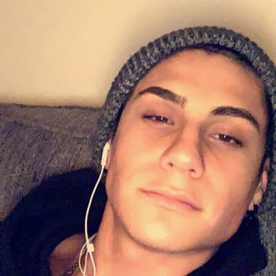 MrWisezen's profile picture. Just your typical average American🇺🇸