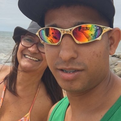 Eu só o melhor Mc do Rio de Janeiro e você sabe que é bom ,vem ,vem com o Mc morenin pro mundo do funk .com