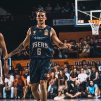 Alex Mudronja (@alexmud35) Twitter profile photo