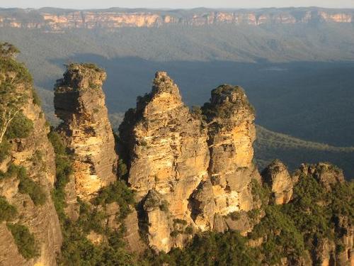 Blue Mountains Lithgow & Oberon Tourism is the official regional tourism organisation for Blue Mountains, Lithgow and Oberon areas.