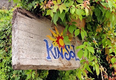 Casitas Kinsol is a different concept in lodging: between a guest-house and a hostel. We, the owners live on site  and we love to spend times with our guests.