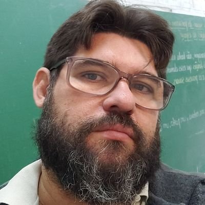 Sou uma pessoa que faz o que ama e ama o que faz, ser professor de MATEMÁTICA