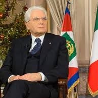 Sono il presidente della Repubblica Italiana fondata sul lavoro. Sono famoso per l'originalità dei miei discorsi.