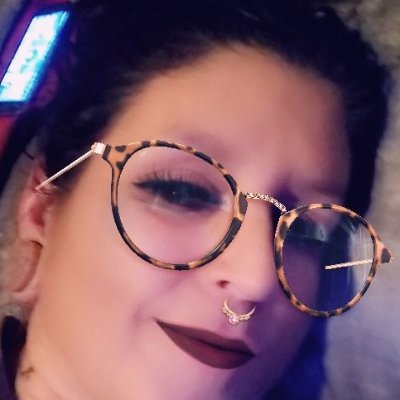 Down to earth single mom. What you see is what you get.Don't have time for lies and ugliness. Life is to short. Live love and enjoy life. Big and small.