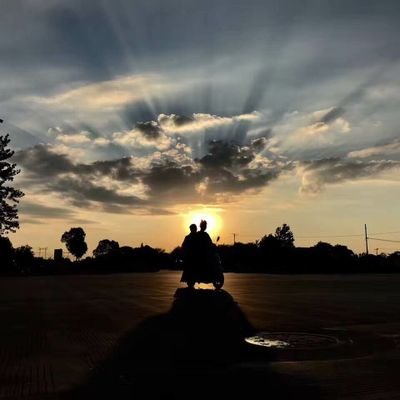 GphNick's profile picture. Go alone,but you're not alone.