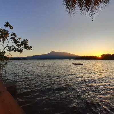 Nicaragua huele a sacuanjoche junto a tierra mojada, sabe a Nacatamal con café y suena a marimba. 💪😍 . Viva Nicaragua libre.