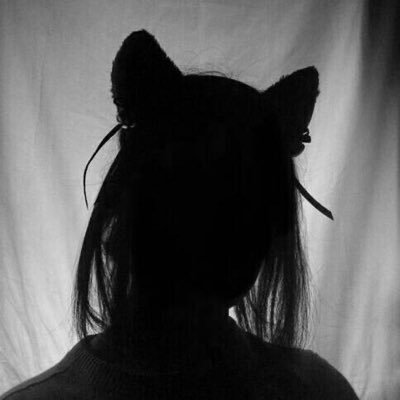 lilbuttercupx's profile picture. Nothing in here.