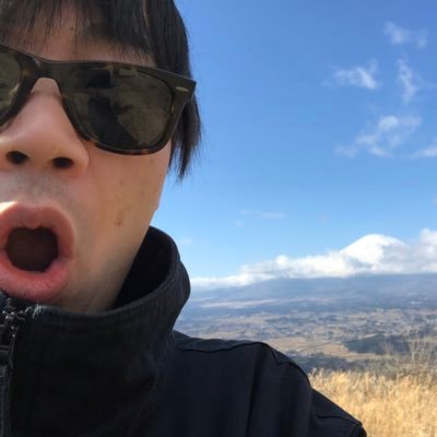 メロコアバンドのベースボーカルでライブハウスの人だったけど、今はそれなりに3児の父となりました。マイナス25℃系企業の(都合の良い)マルチプレイヤー。フォークリフトからかき氷まで何でも来いのアラフォー!いつかミスチルみたいなバントを組むことを目標に日々精進!