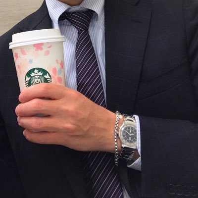 175/68/38。スーツリーマンです。凹です。 ノンケの方もフェラで抜きます。リアルしたい人いたらDMで!生はしない。フェラ抜きされたいノンケ既婚者いたらDMください。 English OK.