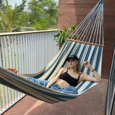 rozi93211 Profile Picture