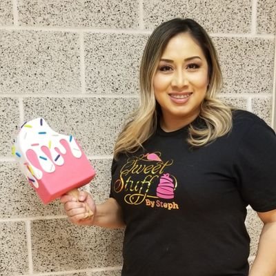 Im just a West Texas Baker creating edible art!

👏I didn't choose the Cakelife, the Cakelife chose me👏
                               —S.Franco