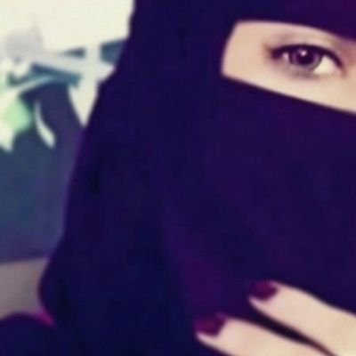خَلفْ الكِتابَة مَشآعِر أختبْئتَ ...وأعيُنَ مِنْ الدمُوعَ قدْ غَرقتْ ....وقُلوبْ مَازآلتْ تَنبُض رغْم الألمْ..!!😔💔