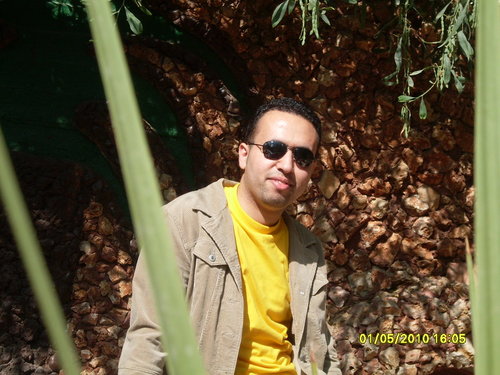 في قلب كل إنسان نبتة صالحة ..إن سقاها بالخير تفرعت وصنعت له بستاناً ..وإن سقاها بالشر فسدت وأفسدت أرضه