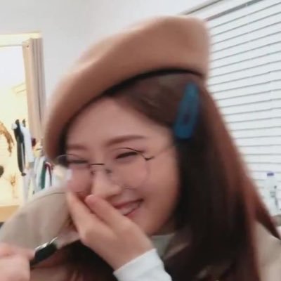 follow me if you want to find loona mutuals! make sure to turn on notifications ^_−♡︎