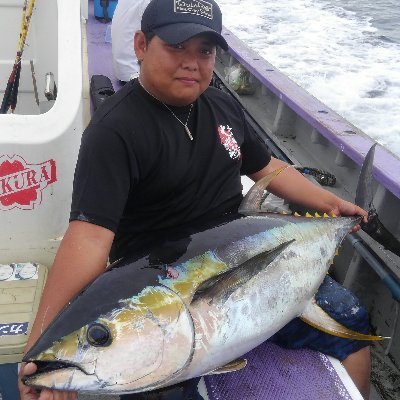 t_okax's profile picture. 元・某都心の名物キチ店主。仕事変えてから毎深夜、川に浸かれなくなりましたが沖に出る機会が増えました。面白い釣りならルアーも餌も問わずやるよ！
夏はマゲロ、冬はコノパタしーばす、時間が空いたら全部ブラック！ 年1サイクルでロクマルさまとメーターしーばすの捕獲が目標