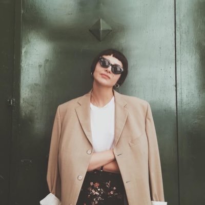 _vivianaleone's profile picture. Don't get too close to me. I hate that.